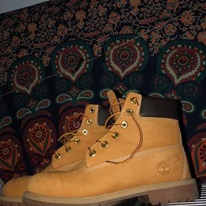 Women’s size 8.5-9 (fits both) Timberlands.